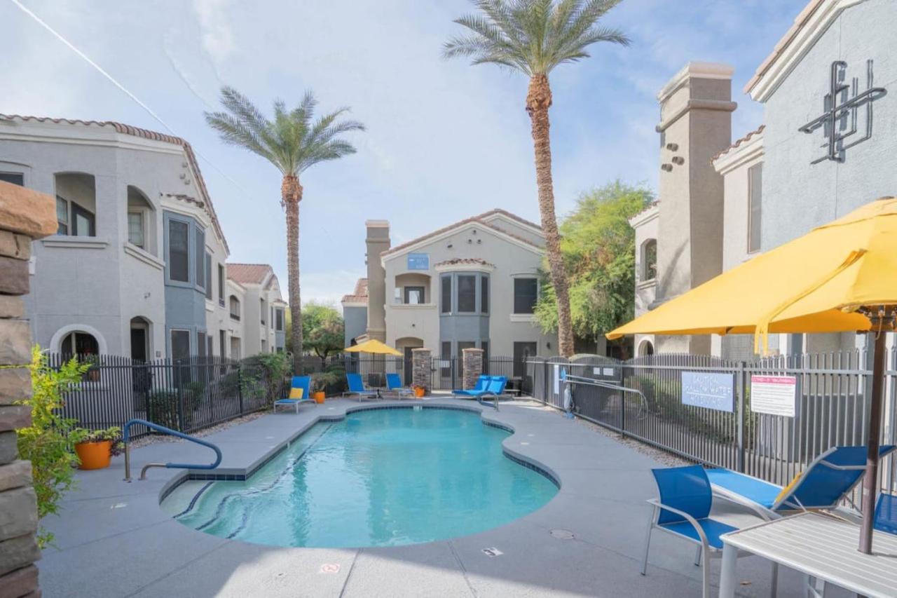 Chic 2Bd - Midtown - Gym, Pool, W-D, Parking - Sleeps 8 Apartment Phoenix Exterior photo