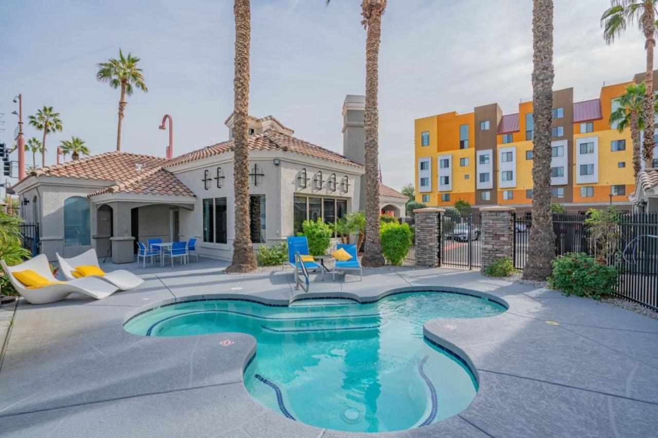 Chic 2Bd - Midtown - Gym, Pool, W-D, Parking - Sleeps 8 Apartment Phoenix Exterior photo