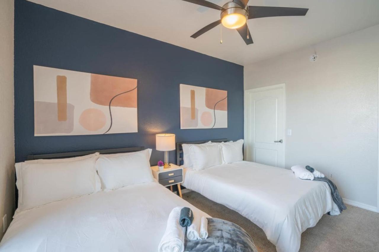 Chic 2Bd - Midtown - Gym, Pool, W-D, Parking - Sleeps 8 Apartment Phoenix Exterior photo